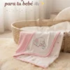 MANTA DE SALIDA CON CAPUCHA ESQUINERA | BABY ESSENTIALS