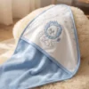 colchas 2.3 MANTA DE SALIDA CON CAPUCHA ESQUINERA | BABY ESSENTIALS
